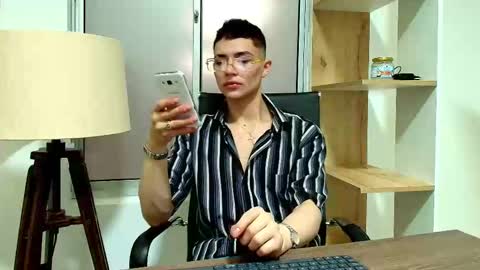 Snapshot of matheomontclair chatting on 10/19/25, 08:09 Matheo Montclair online show from 10/19/25, 08:09