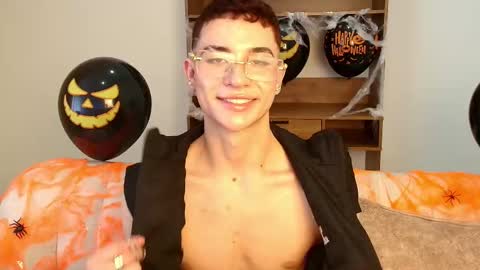 Snapshot of matheomontclair chatting on 10/23/25, 08:51 Matheo Montclair online show from 10/23/25, 08:51