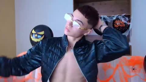 Snapshot of matheomontclair chatting on 10/24/25, 09:11 Matheo Montclair online show from 10/24/25, 09:11