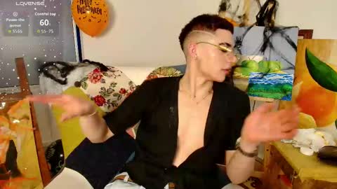 Snapshot of matheomontclair chatting on 10/25/25, 10:59 Matheo Montclair online show from 10/25/25, 10:59