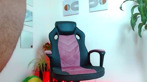 Snapshot of mathewhot3 chatting on 11/09/25, 12:53 mathewhot3 online show from 11/09/25, 12:53