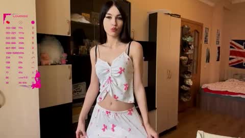 Snapshot of mathildafutch chatting on 10/19/25, 10:05 Monika online show from 10/19/25, 10:05