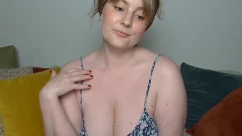 mathilde_solveig online show from 10/25/25, 04:46