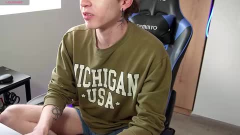 Alejandro Alex online show from 10/22/25, 03:01