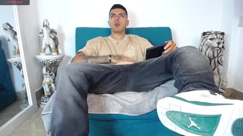Snapshot of matias_costa chatting on 12/25/24, 12:37  MATIAS COSTA  online show from 12/25/24, 12:37