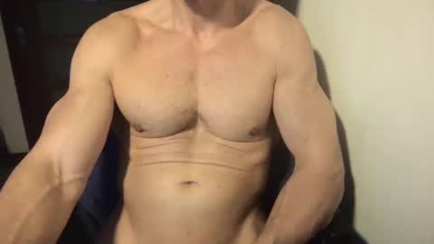Snapshot of matiasmartin2030 chatting on 01/24/25, 12:52 MatiasMatureMuscle online show from 01/24/25, 12:52