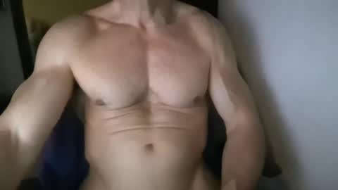 Snapshot of matiasmartin2030 chatting on 01/18/26, 11:52 MatiasMatureMuscle online show from 01/18/26, 11:52