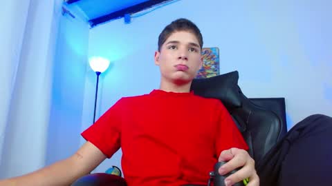 Snapshot of matiii18 chatting on 04/07/26, 02:17 Mati online show from 04/07/26, 02:17