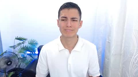 Snapshot of matiius18 chatting on 09/16/25, 02:07 Matias online show from 09/16/25, 02:07