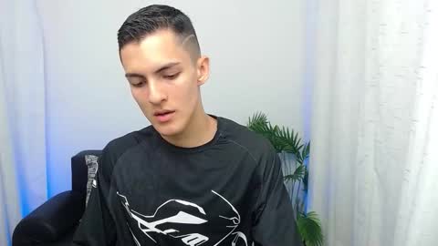 Snapshot of matiius18 chatting on 11/08/25, 02:17 Matias online show from 11/08/25, 02:17