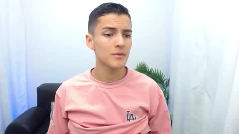 Snapshot of matiius18 chatting on 11/09/25, 01:42 Matias online show from 11/09/25, 01:42