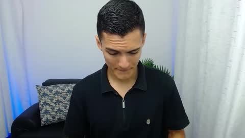 Snapshot of matiius18 chatting on 11/12/25, 01:33 Matias online show from 11/12/25, 01:33