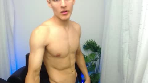 Snapshot of matiius18 chatting on 12/02/25, 02:12 Matias online show from 12/02/25, 02:12