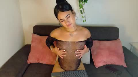 Snapshot of matildataylor__ chatting on 05/17/26, 12:12 Matilda online show from 05/17/26, 12:12