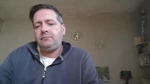 Snapshot of matrike1 chatting on 03/24/26, 04:23 matrike1 online show from 03/24/26, 04:23