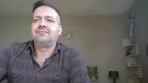 Snapshot of matrike1 chatting on 03/28/26, 11:21 matrike1 online show from 03/28/26, 11:21