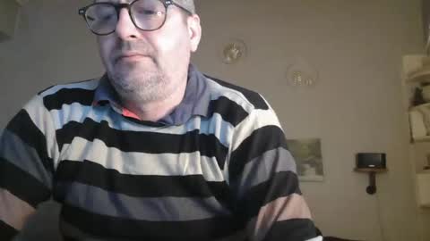 Snapshot of matrike1 chatting on 04/13/26, 04:12 matrike1 online show from 04/13/26, 04:12
