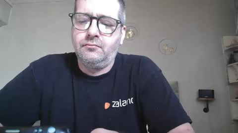 Snapshot of matrike1 chatting on 04/15/26, 10:44 matrike1 online show from 04/15/26, 10:44