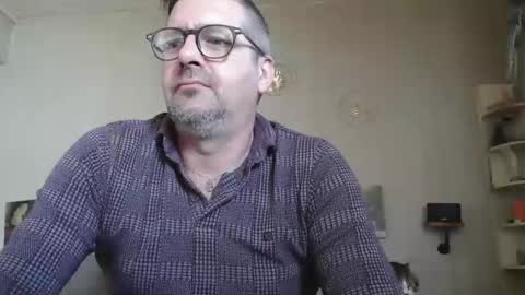 Snapshot of matrike1 chatting on 04/16/26, 01:12 matrike1 online show from 04/16/26, 01:12
