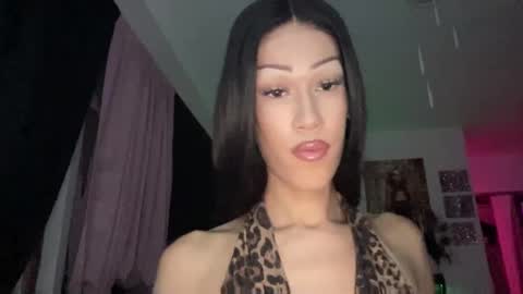 MOLLY MILLS online show from 11/08/25, 03:50