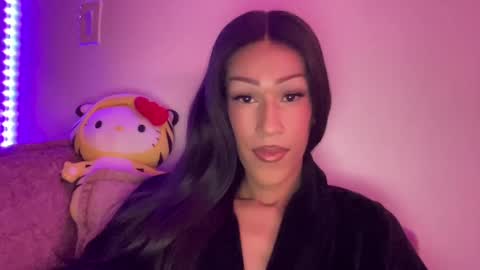 MOLLY MILLS online show from 11/10/25, 03:49