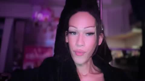 Snapshot of matrixprincess chatting on 12/18/25, 03:45 MOLLY MILLS online show from 12/18/25, 03:45