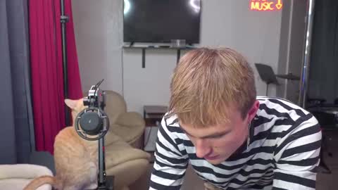 Snapshot of mattcashxxx chatting on 12/08/24, 02:07 Matt Cash online show from 12/08/24, 02:07