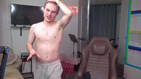 Snapshot of mattcashxxx chatting on 12/13/24, 02:54 Matt Cash online show from 12/13/24, 02:54