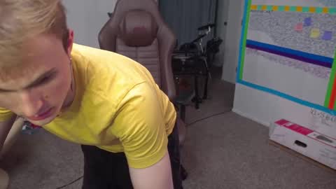 Snapshot of mattcashxxx chatting on 12/18/24, 02:10 Matt Cash online show from 12/18/24, 02:10