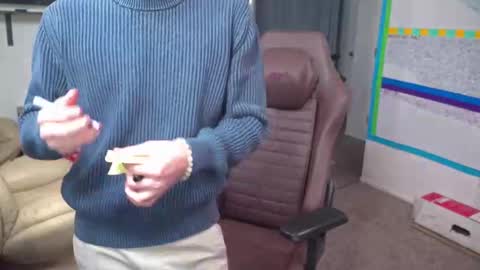 Snapshot of mattcashxxx chatting on 12/20/24, 02:08 Matt Cash online show from 12/20/24, 02:08