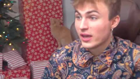 Snapshot of mattcashxxx chatting on 12/24/24, 02:10 Matt Cash online show from 12/24/24, 02:10