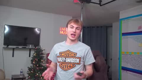 Snapshot of mattcashxxx chatting on 12/25/24, 02:03 Matt Cash online show from 12/25/24, 02:03