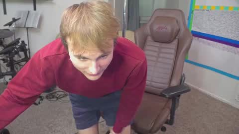 Snapshot of mattcashxxx chatting on 01/21/25, 02:11 Matt Cash online show from 01/21/25, 02:11