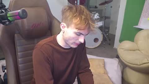 Snapshot of mattcashxxx chatting on 09/21/25, 04:08 Matt Cash online show from 09/21/25, 04:08