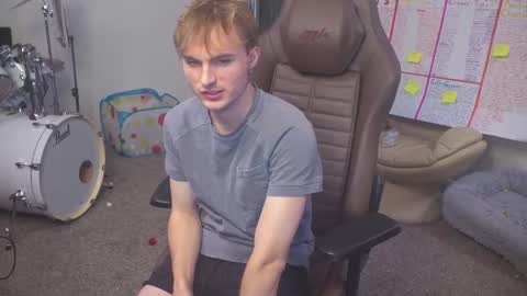 Snapshot of mattcashxxx chatting on 09/27/25, 01:10 Matt Cash online show from 09/27/25, 01:10