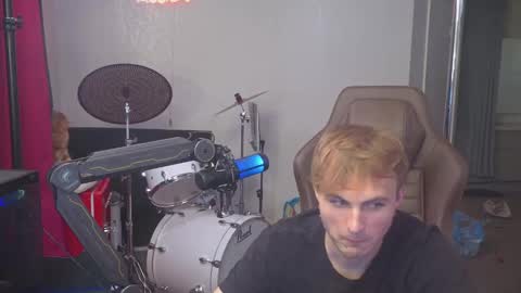 Snapshot of mattcashxxx chatting on 09/28/25, 01:11 Matt Cash online show from 09/28/25, 01:11