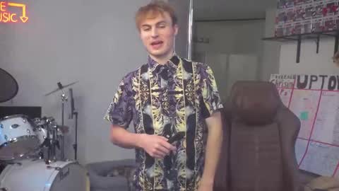 Snapshot of mattcashxxx chatting on 10/04/25, 01:03 Matt Cash online show from 10/04/25, 01:03