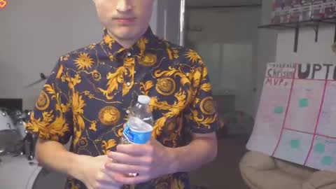 Snapshot of mattcashxxx chatting on 10/10/25, 01:04 Matt Cash online show from 10/10/25, 01:04