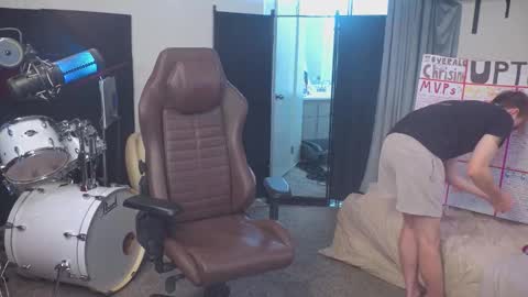 Snapshot of mattcashxxx chatting on 10/20/25, 01:06 Matt Cash online show from 10/20/25, 01:06