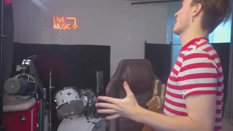 Snapshot of mattcashxxx chatting on 10/21/25, 01:06 Matt Cash online show from 10/21/25, 01:06