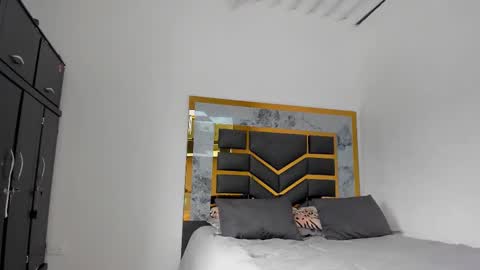 Snapshot of mattdevon chatting on 10/04/25, 10:19 Matt online show from 10/04/25, 10:19