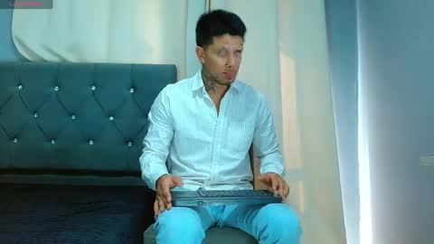 Snapshot of matteo_rreal chatting on 04/14/26, 12:33 MATTEO online show from 04/14/26, 12:33