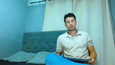 Snapshot of matteo_rreal chatting on 04/17/26, 12:08 MATTEO online show from 04/17/26, 12:08