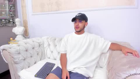 Snapshot of matteoricci_ chatting on 11/01/25, 08:11 MatteoRicci online show from 11/01/25, 08:11