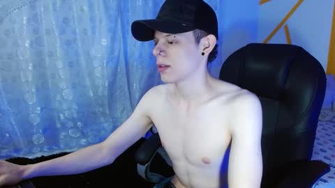 Snapshot of matthewboy_ chatting on 12/19/24, 07:29 MatthewBoy online show from 12/19/24, 07:29