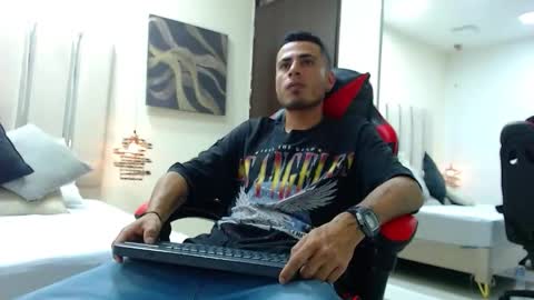 Snapshot of matthewcullenn chatting on 12/01/25, 09:20 Matthew online show from 12/01/25, 09:20