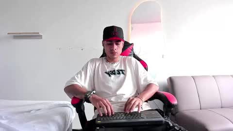 Snapshot of matthewcullenn chatting on 12/04/25, 05:21 Matthew online show from 12/04/25, 05:21