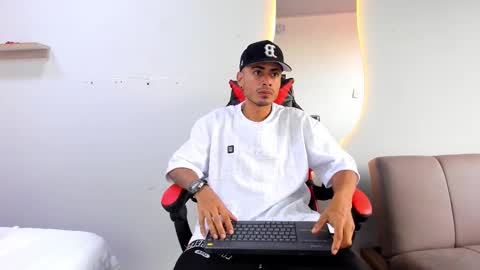 Snapshot of matthewcullenn chatting on 12/14/25, 09:41 Matthew online show from 12/14/25, 09:41