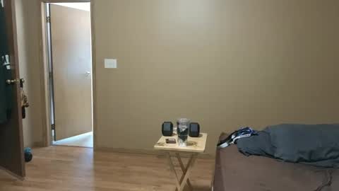 MH online show from 09/21/25, 09:38