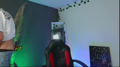 mattias     online show from 09/27/25, 03:17